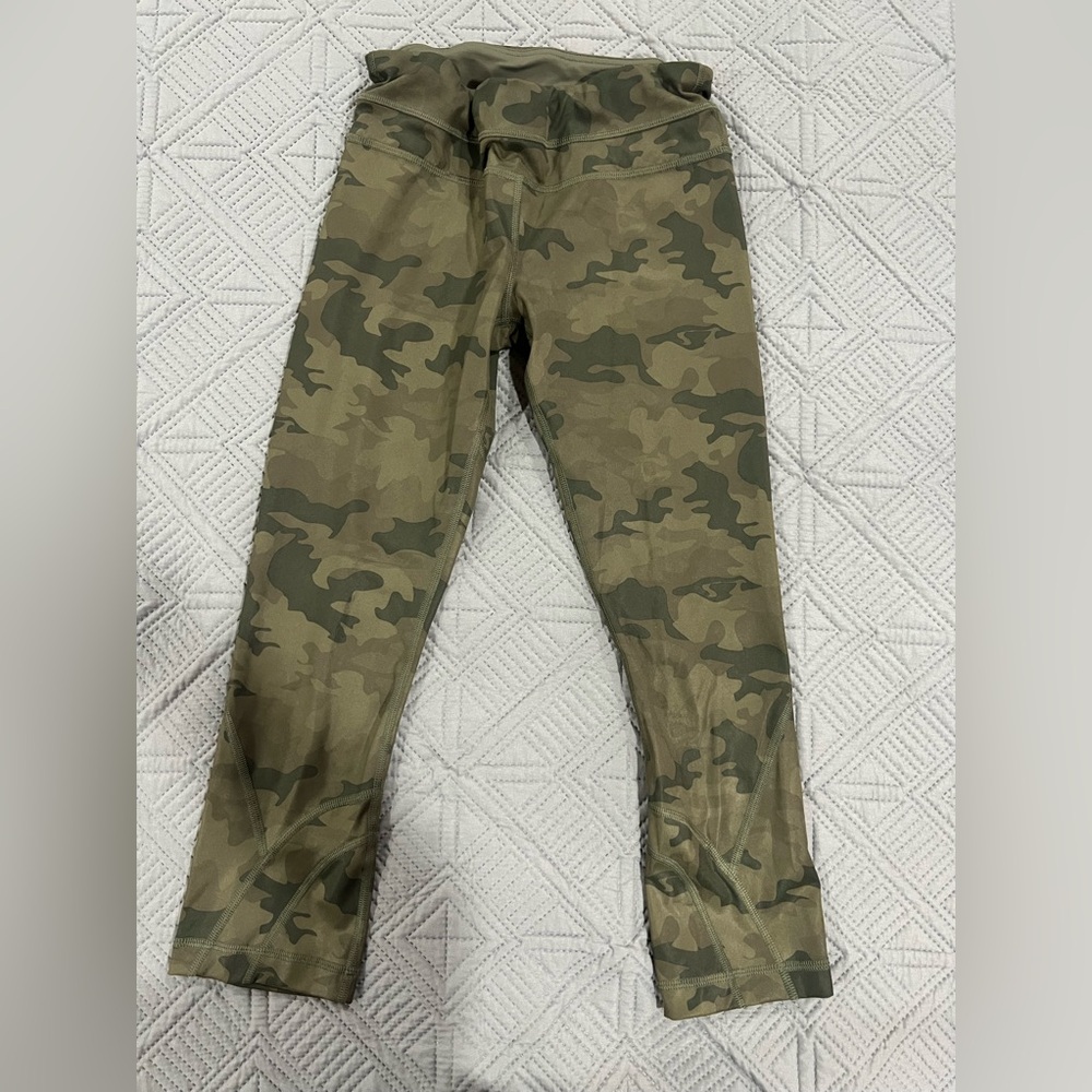 Lululemon Run INSPIRE CROP II Savasana Green Camo LUXTREME Crop Leggings 4